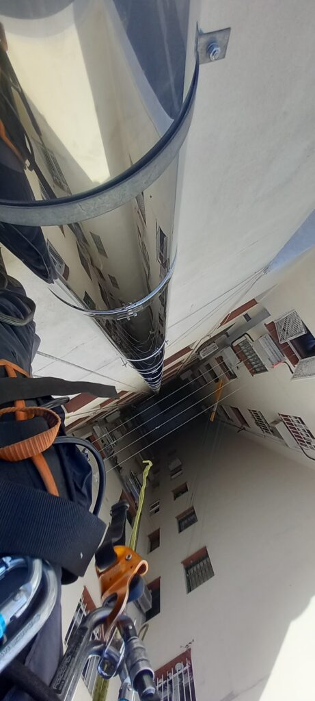 instalacion chimenea evacuacion de humos de cocina , segun normativas vigentes 