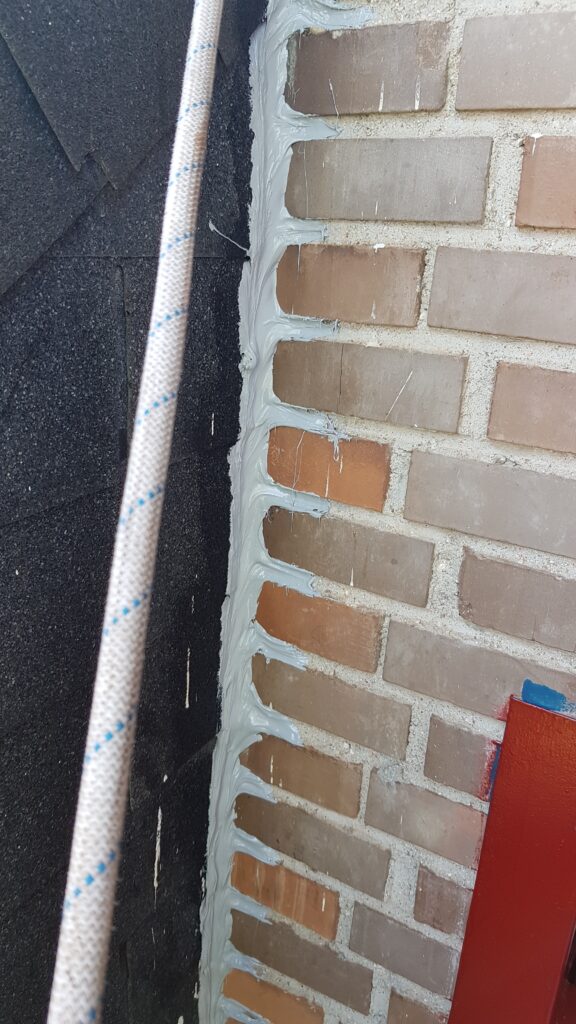 sellado  encuentro de fachada con tejadillo lateral , sikaflex 11 fc 